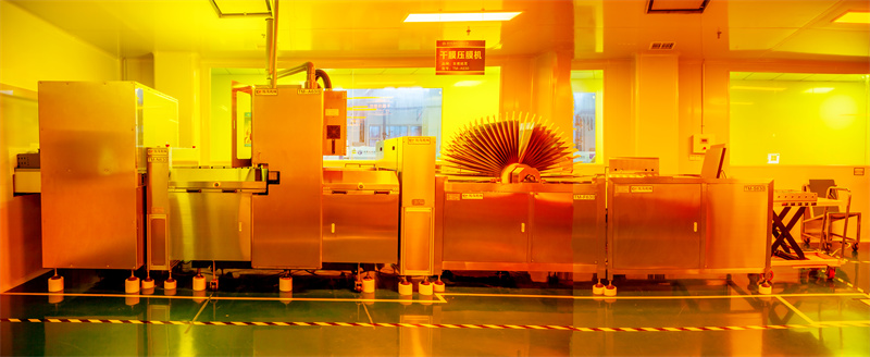 7、干膜壓膜機.jpg